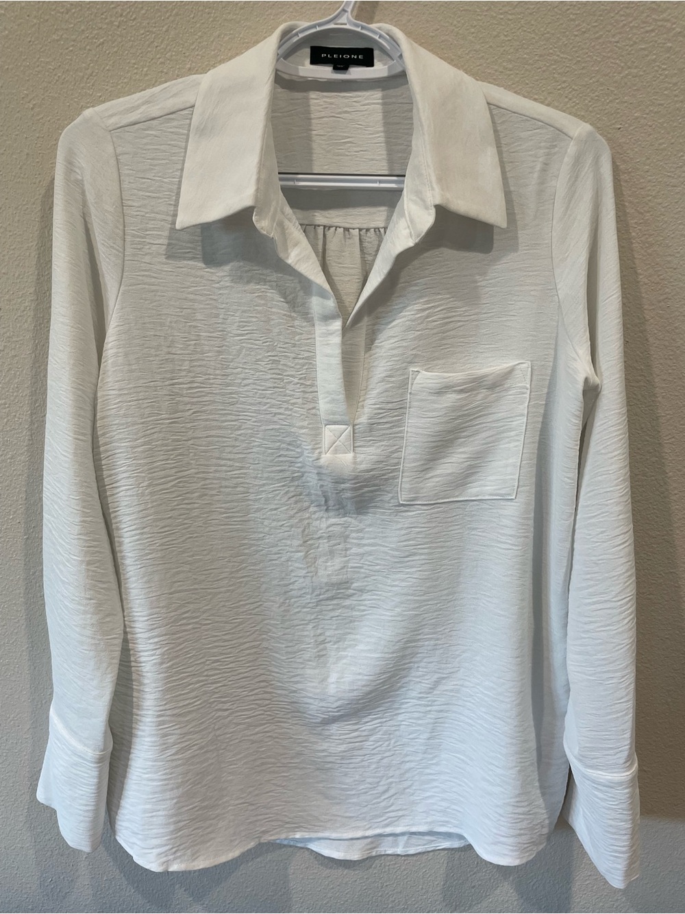 Pleione White Long Sleeve Split V-Pullover Blouse